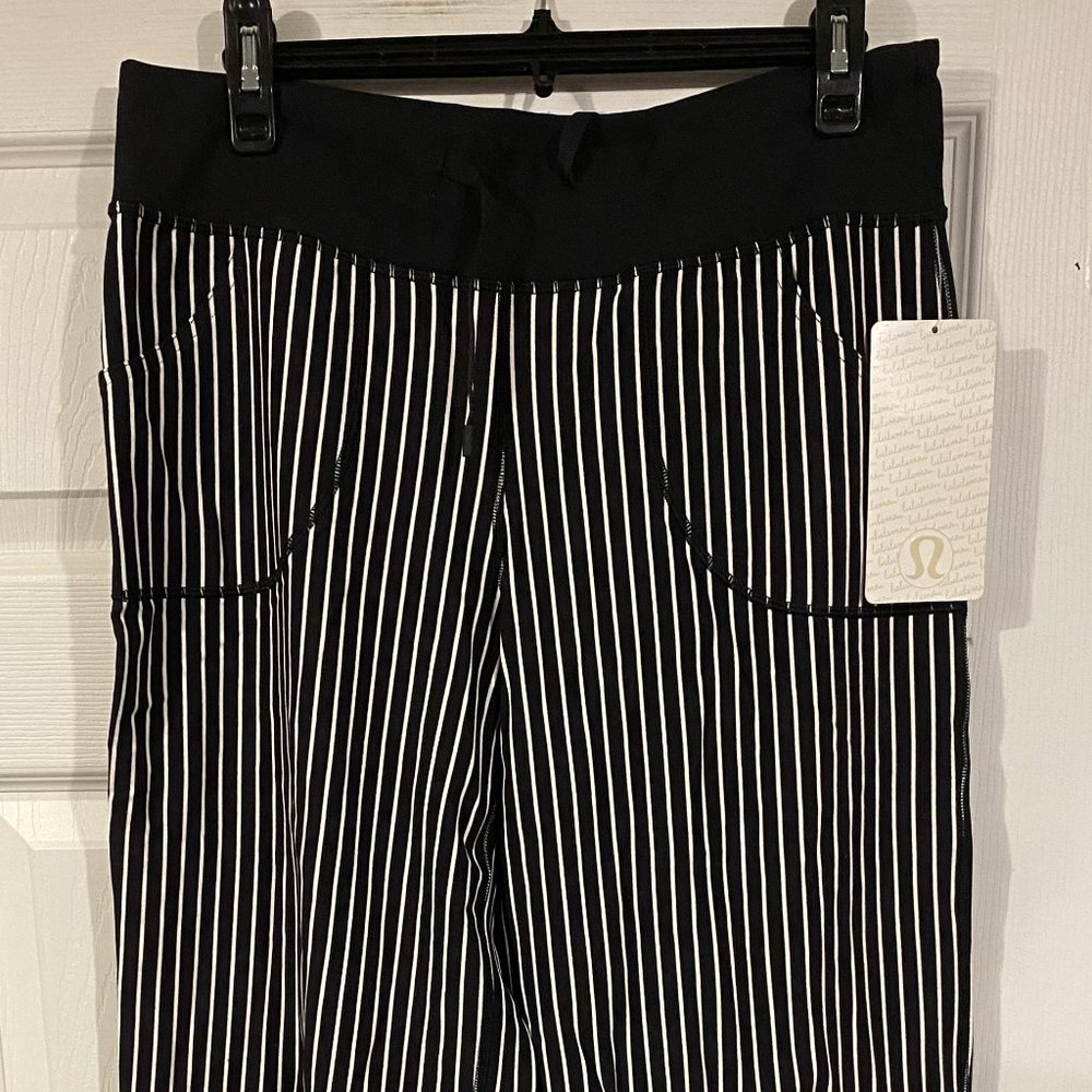 lululemon athletic Women's Black Pin Stripe Still Pants Size 8 Reg W5D29R